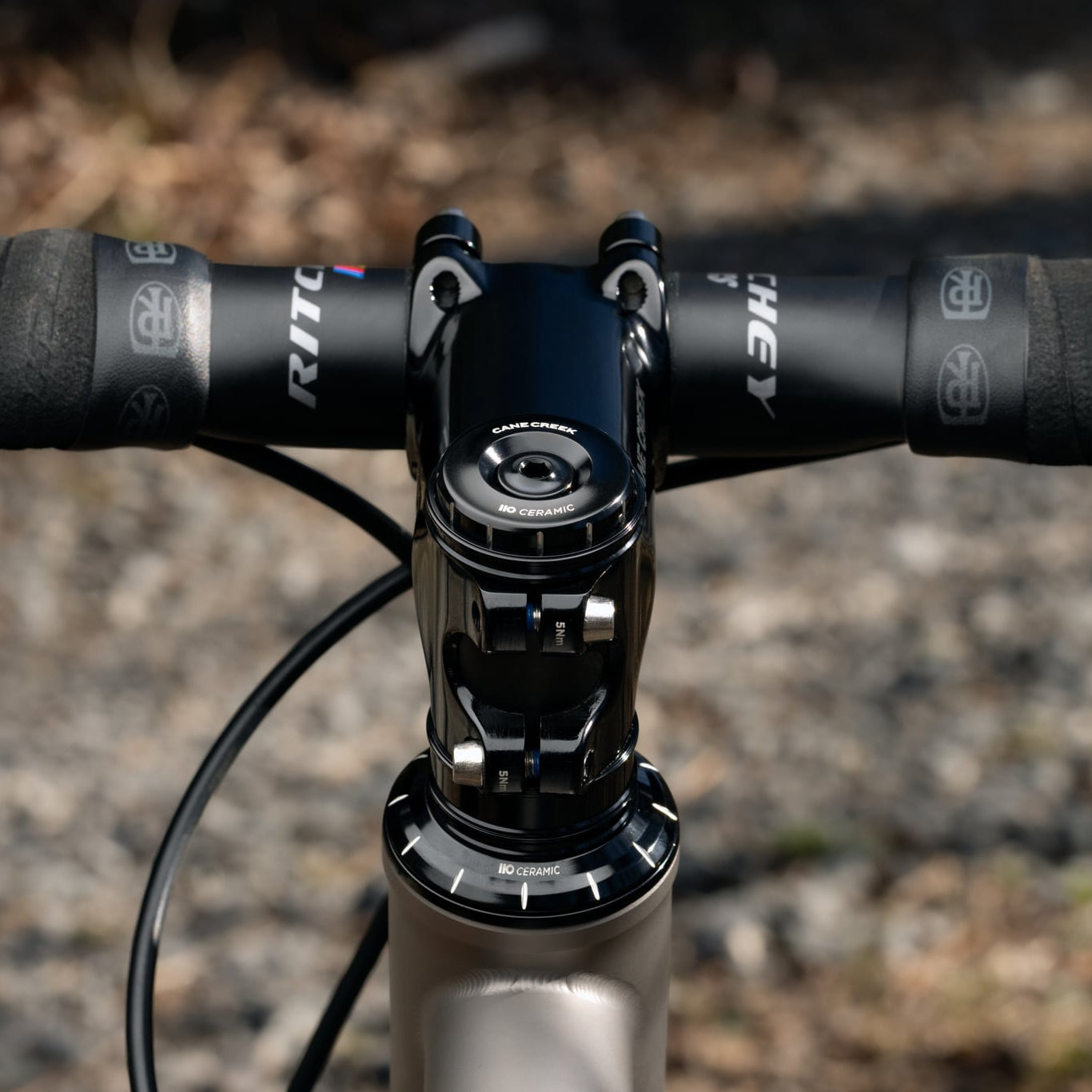 CANE CREEK 110 Juego de dirección cónico de cerámica, 1 1/8"-1.5", IS41/28.6/H9 | IS52/40, negro/plateado