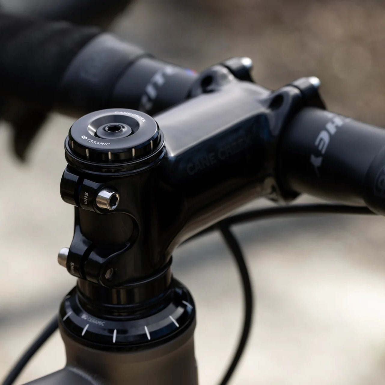 CANE CREEK 110 Juego de dirección cónico de cerámica, 1 1/8"-1.5", IS41/28.6/H9 | IS52/40, negro/plateado