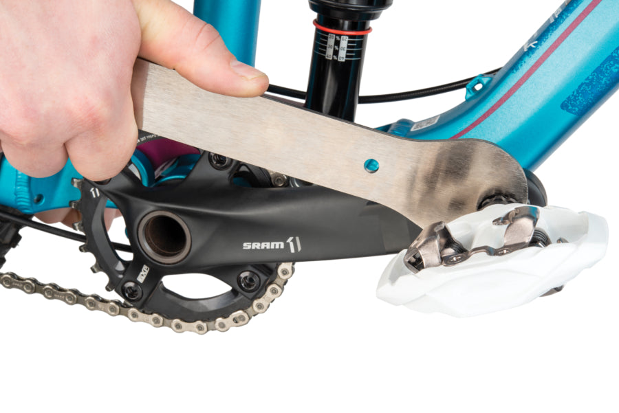 Park Tool HCW-16.3 instalando un pedal plano de 15 mm
