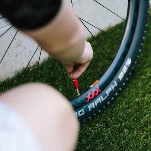 Jeringa para fluido preventivo KOM CYCLING Válvula Alu