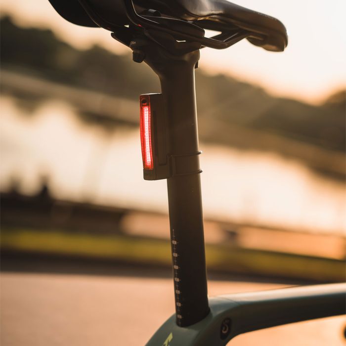 Luz trasera KNOG PLUS REAR 20 lúmenes, negra