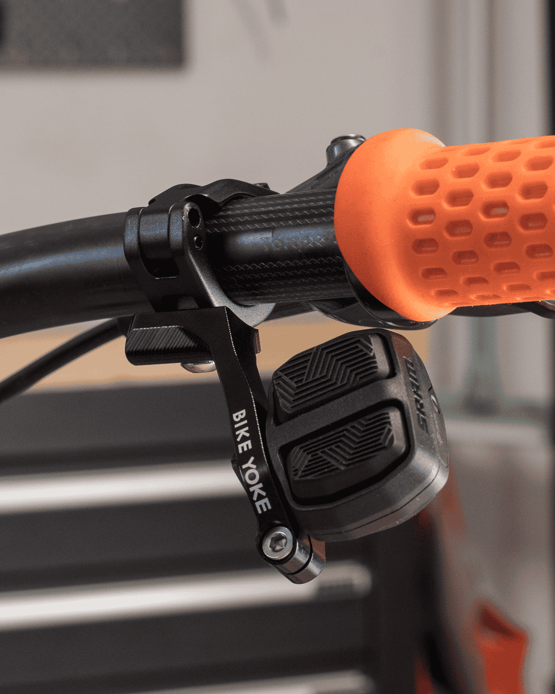 BIKEYOKE PODDY EV collar para SRAM AXS POD palanca de cambios derecha