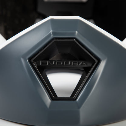 Casco de montaña ENDURA SINGLETRACK INTEGRAL MIPS Blanco/Gris