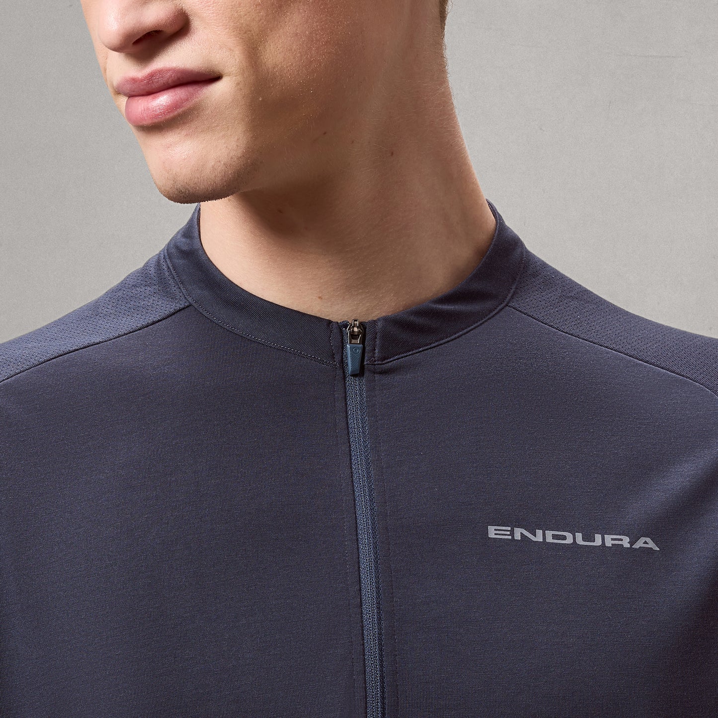 Maillot Carbono Manga Corta ENDURA LOOP ZIPPED Gris