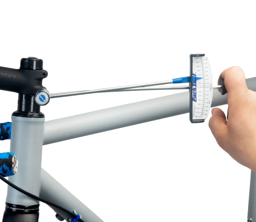 Park Tool TW-1.2 apretando un tornillo de la potencia