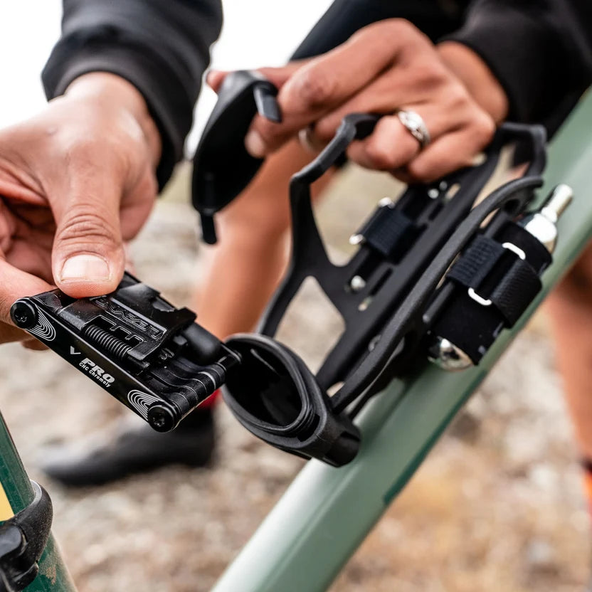 Portabidón y Portaherramientas LEZYNE TUBELESS FLOW STORAGE Negro