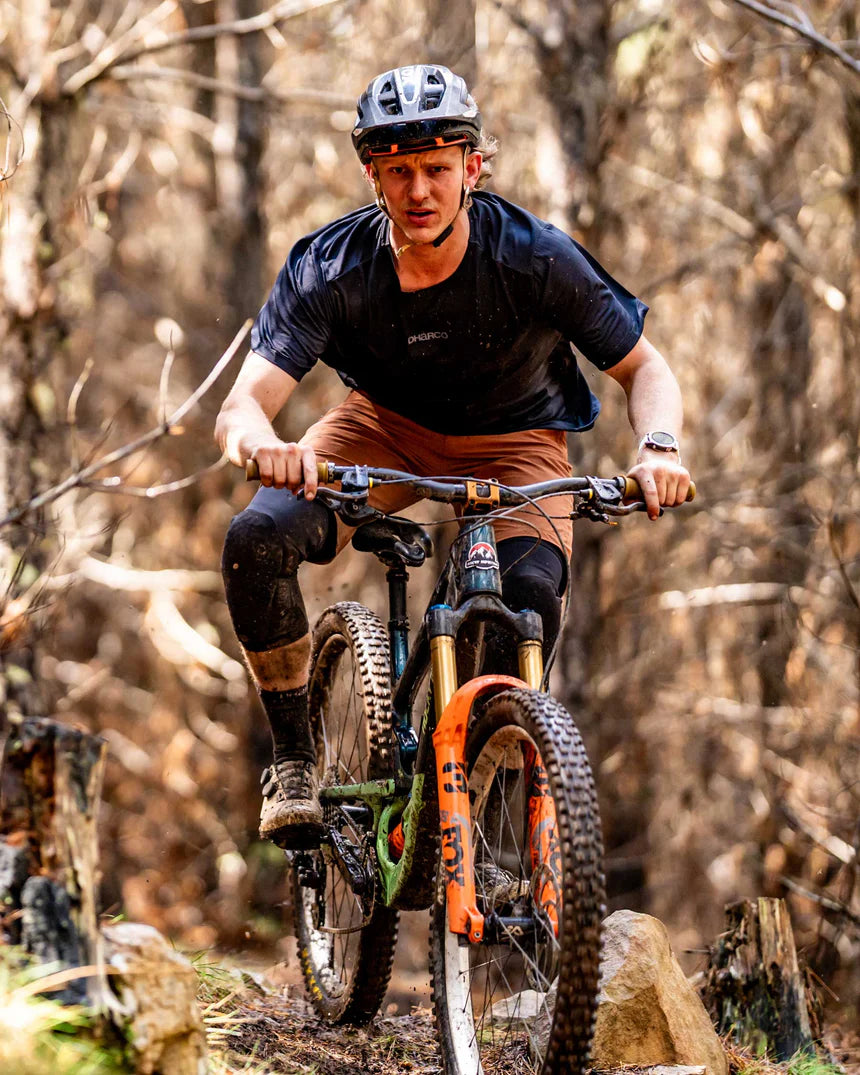 DHARCO TRAIL CANYON Corto Marrón