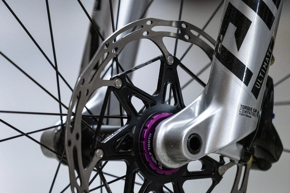 Tuerca Centerlock externa WOLF TOOTH negra