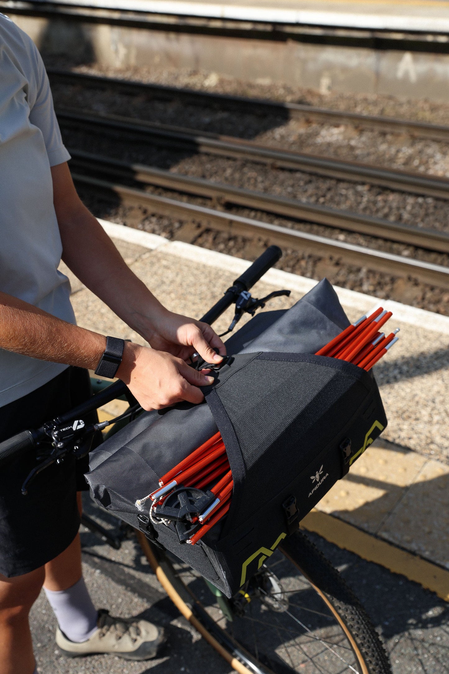 APIDURA EXPEDITION FRONT RACK PACK 20 L Bolsa manillar Negro