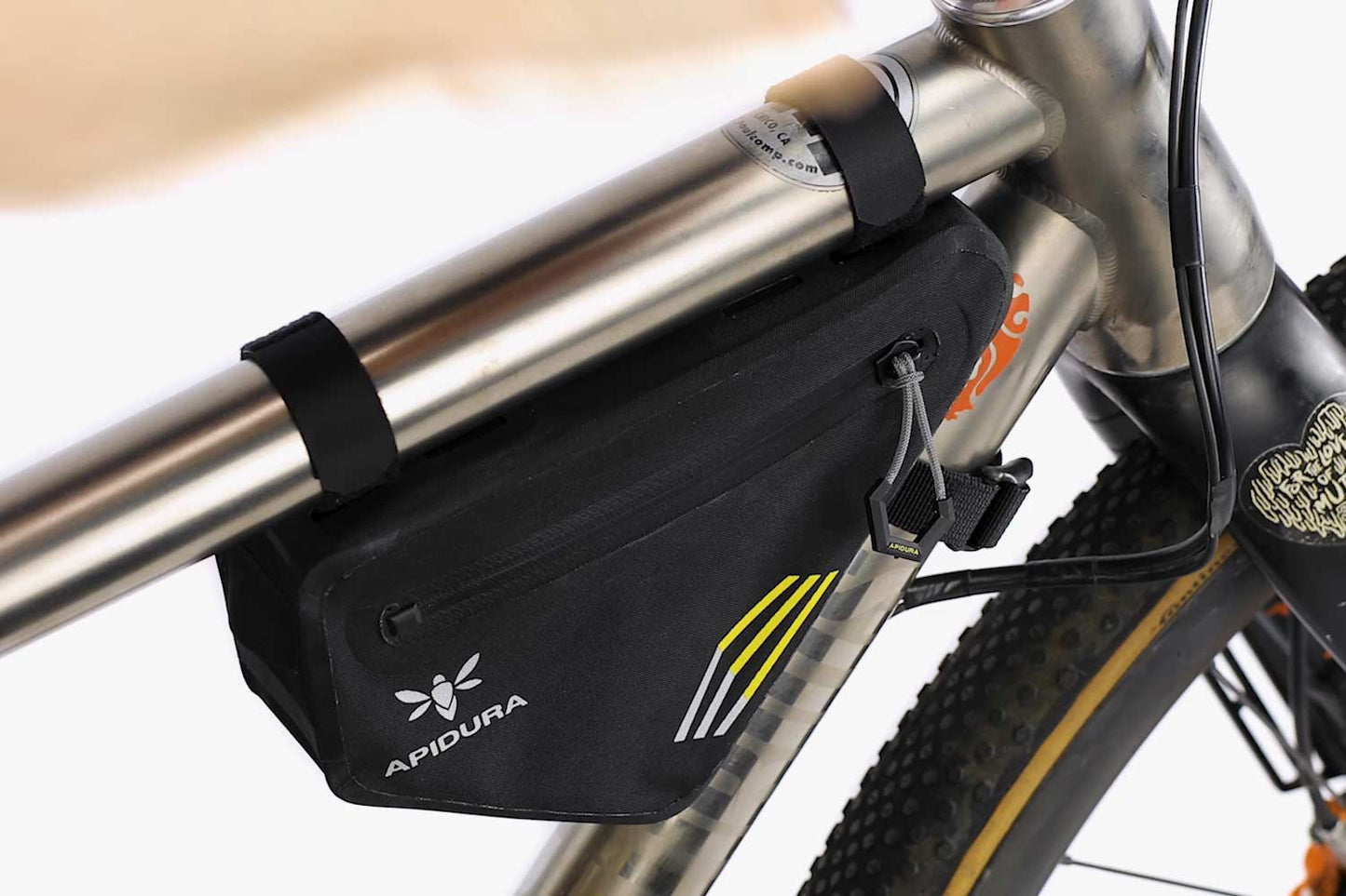 Bolsa para cuadros APIDURA RACING FRAME PACK 1 L Negro