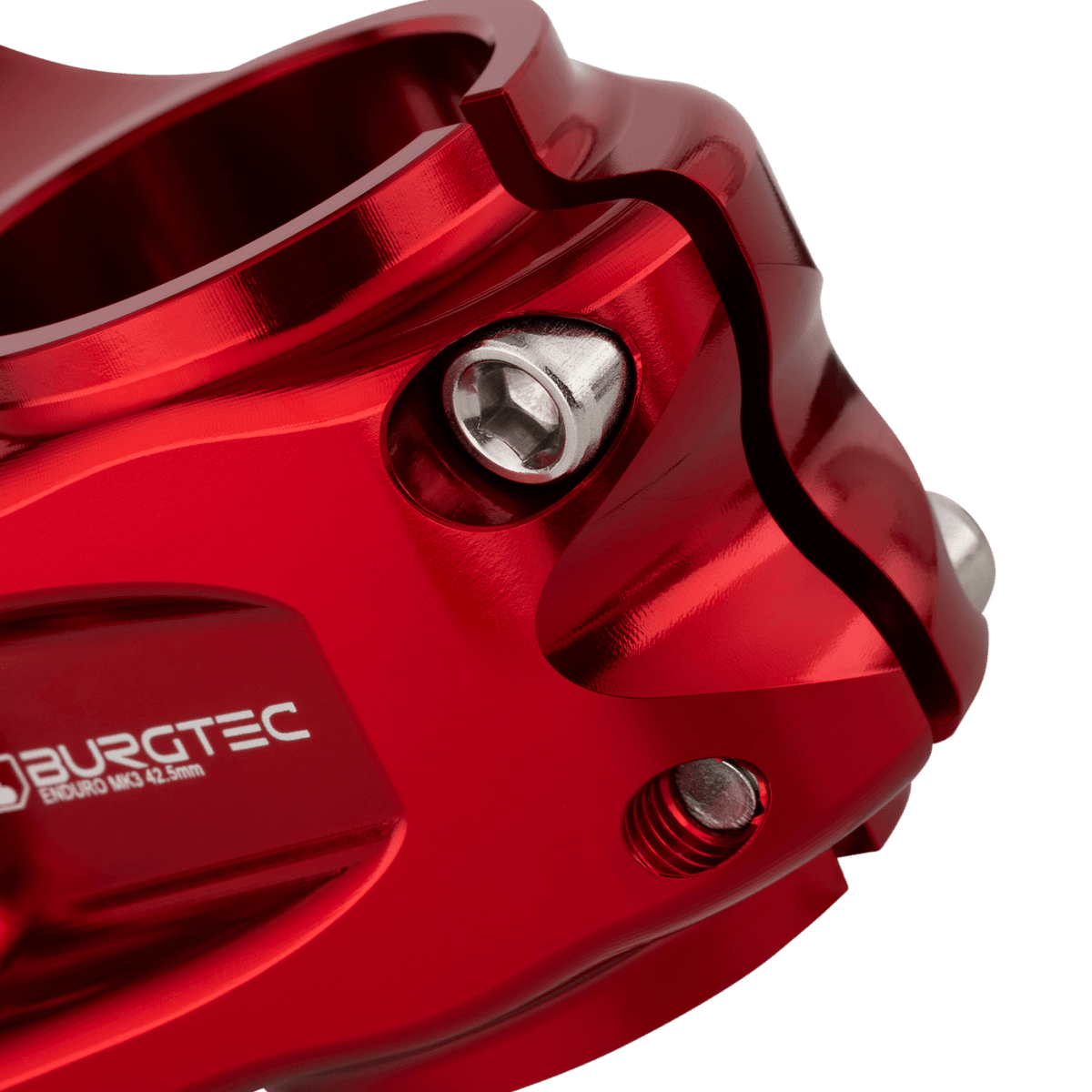 Potencia BURGTEC ENDURO MK3 roja — detalle de la sujeción del tubo de dirección