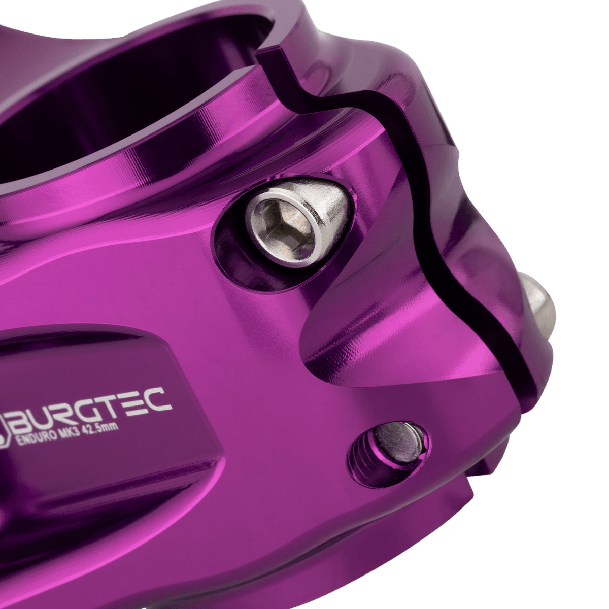 Potencia BURGTEC ENDURO MK3 violeta — detalle de la sujeción del tubo de dirección