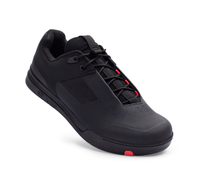 Zapatillas de MTB CRANKBROTHERS MALLET LACE CLIP-IN negras y rojas — vista de tres cuartos