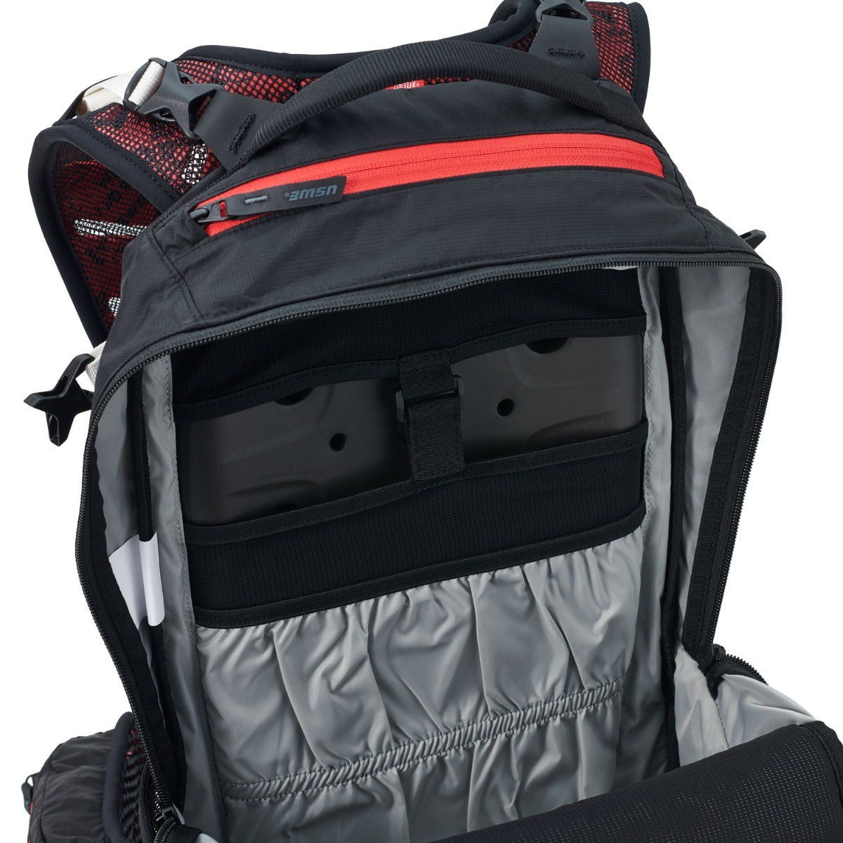 Mochila USWE FLOW 16 L con protección dorsal integrada Negro/Rojo