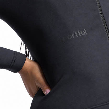 Chaqueta SPORTFUL CLASSIC 2 para mujer en negro, detalle frontal sobre fondo blanco