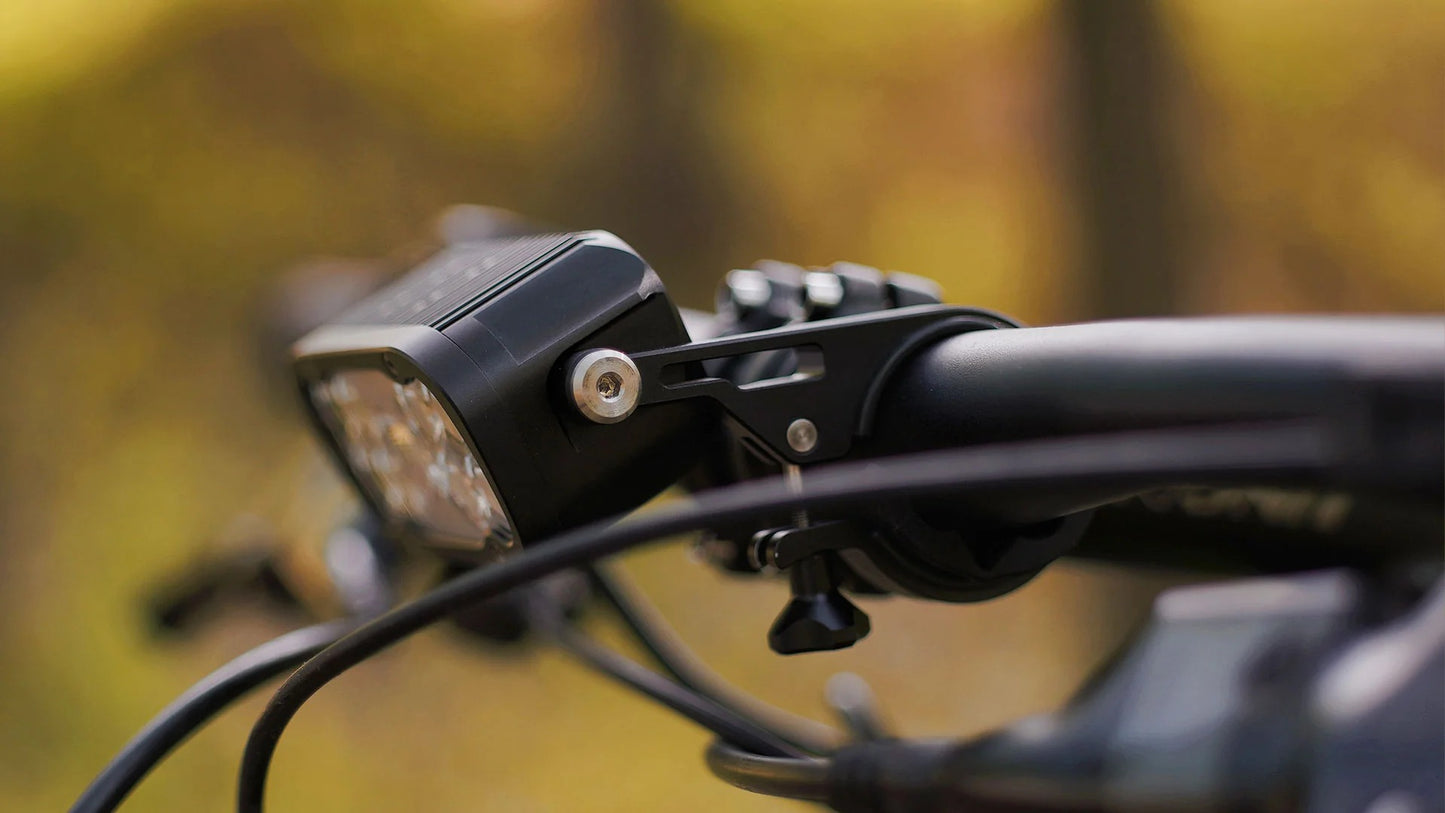 Iluminación delantera RAVEMEN XR6000