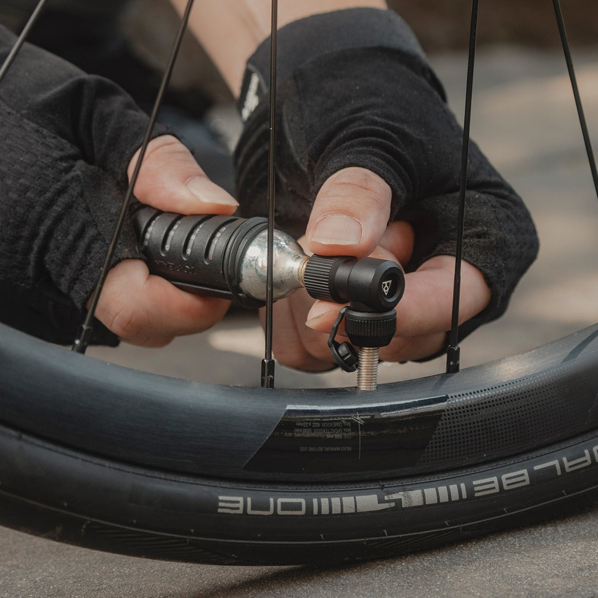 TOPEAK NANO AIRBOOSTER L Tapa de percusión de CO2 + cartucho de CO2 roscado de 16 g (x1)