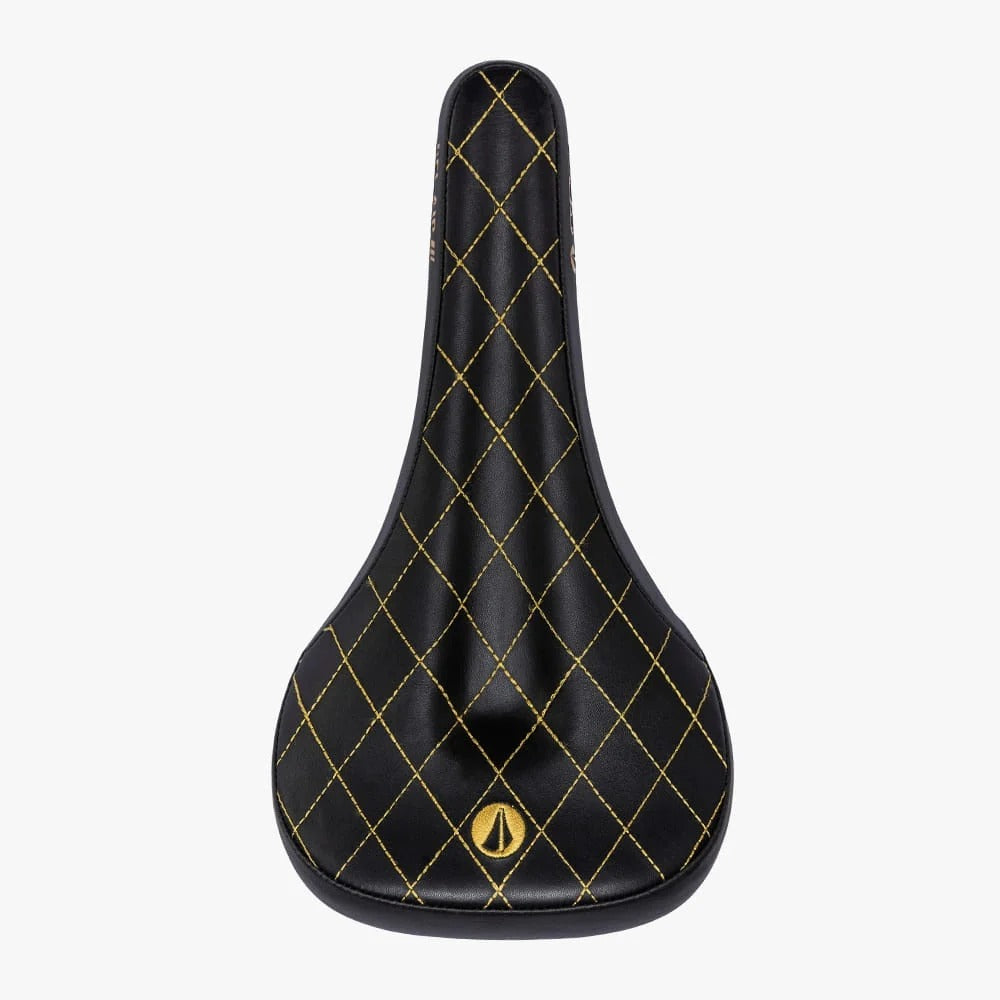 Sillín SDG BEL-AIR V3 MAX con raíles Lux-Alloy, negro y dorado, con pespuntes