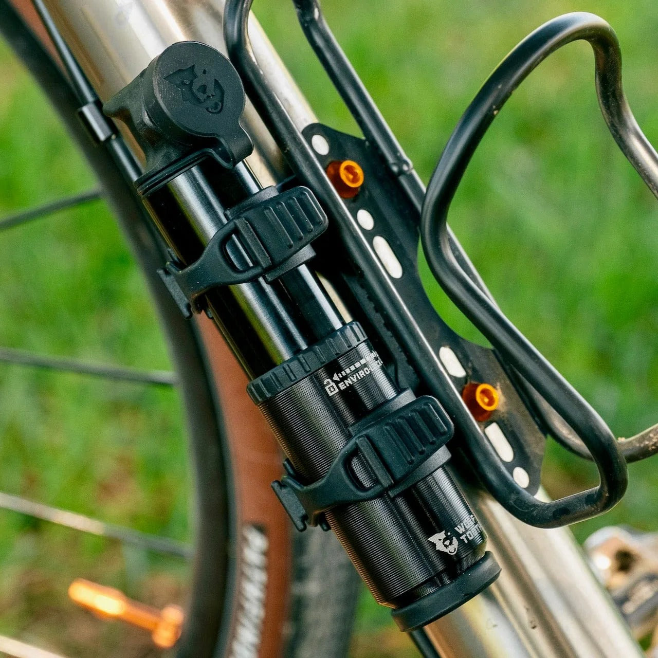 Bomba manual WOLF TOOTH CLICK VALVE 40CC