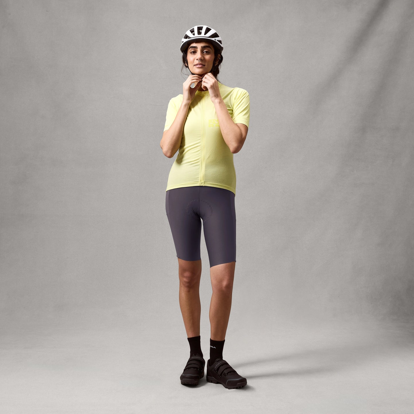 Culotte con tirantes ENDURA ALLTRACK RIDE Carbon Grey, Mujer