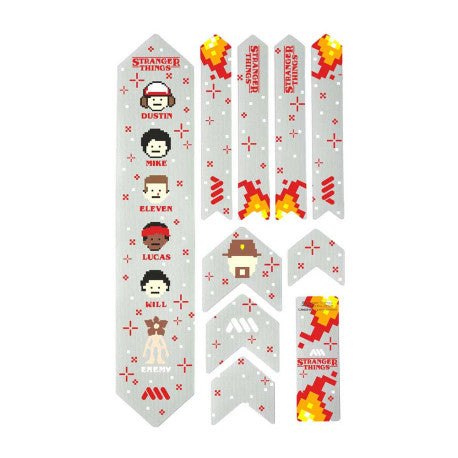 TODO ESTILO DE MONTAÑA EXTRA Protector de marco Stranger Things 8bit Transparente
