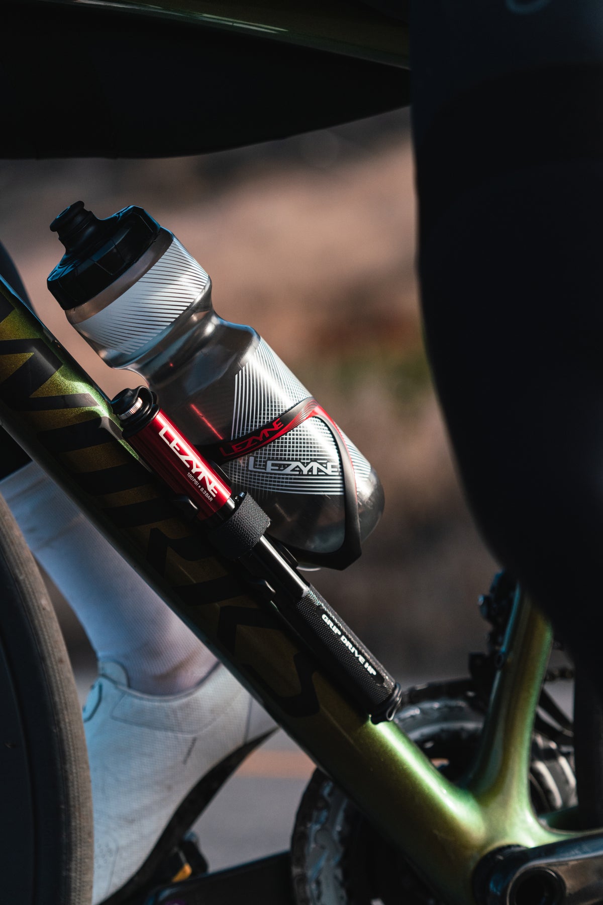 Portabidón LEZYNE CARBON TEAM negro/rojo