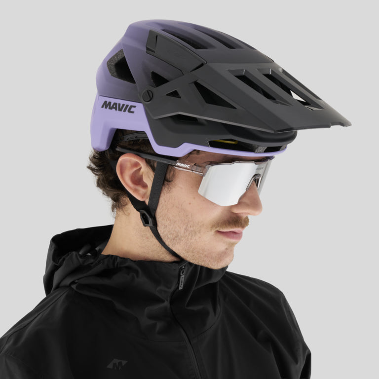 Casco de MTB MAVIC DEEMAX TRAIL negro/violeta - puesto, visto de perfil