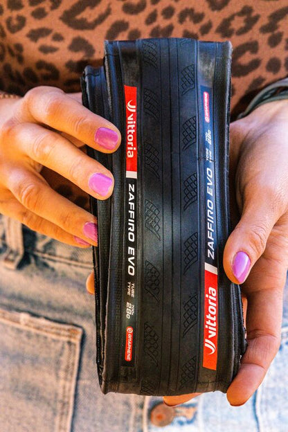 Neumático VITTORIA ZAFFIRO EVO V Graphene G2.0 para cámara negro