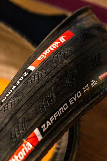 Neumático VITTORIA ZAFFIRO EVO V Graphene G2.0 para cámara negro