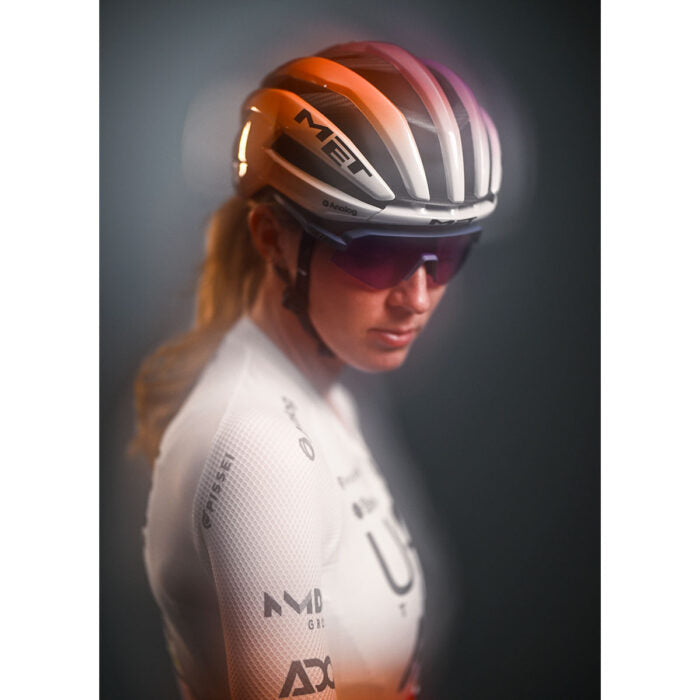 Casco MET TRENTA 3K CARBON UAE TEAM ADQ 2026 Violeta/Naranja