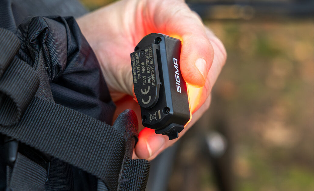 SIGMA NYTE CLIP - Fijación a una bolsa de bikepacking