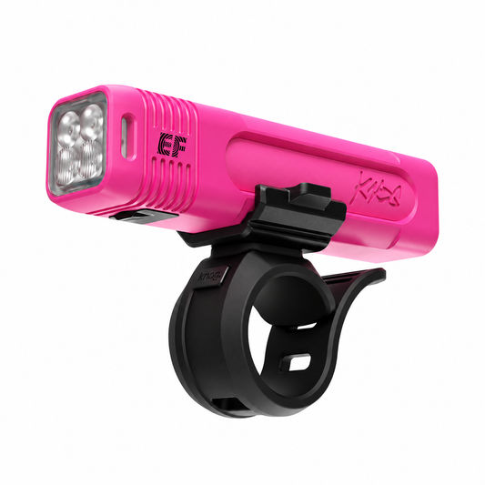 Luz delantera KNOG BLINDER PRO 900 edición limitada E.F. Pro Cycling rosa — vista del producto sobre fondo blanco