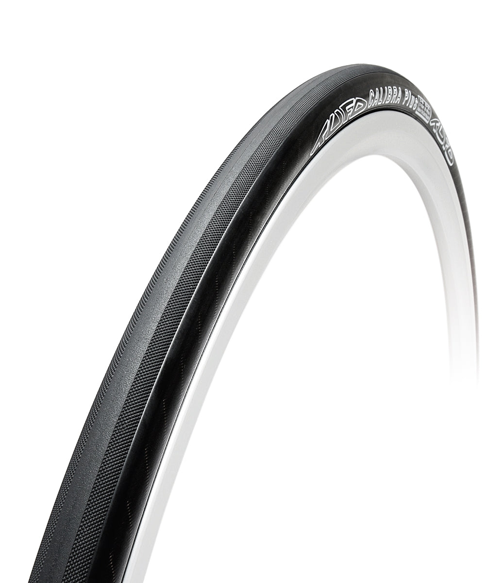 Neumático TUFO CALIBRA PLUS 700c TubeType negro — vista del producto sobre fondo blanco