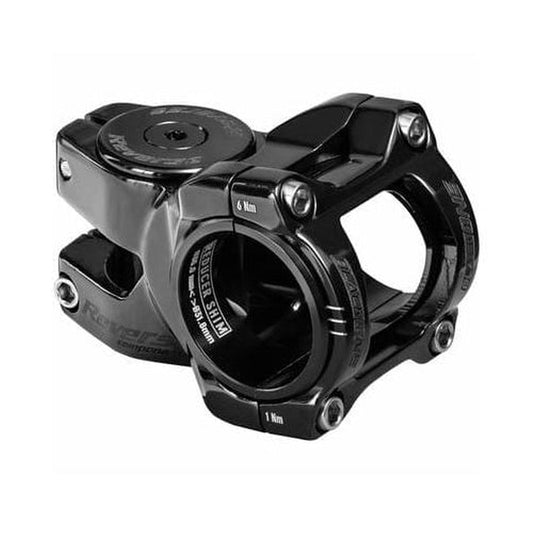 Potencia REVERSE COMPONENTS BLACK ONE D-2 Titanium negra y negra mate — vista principal sobre fondo blanco