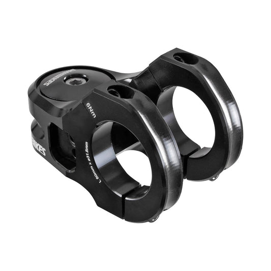 Potencia DMR DEFY50 con elevación de 5mm negra — vista principal sobre fondo blanco