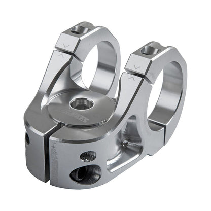 Potencia DMR DEFY35 con elevación de 5mm plateada — vista principal sobre fondo blanco