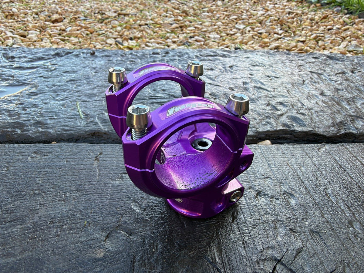 Potencia HOPE GRAVITY 20 mm violeta — vista en tres cuartos en exterior