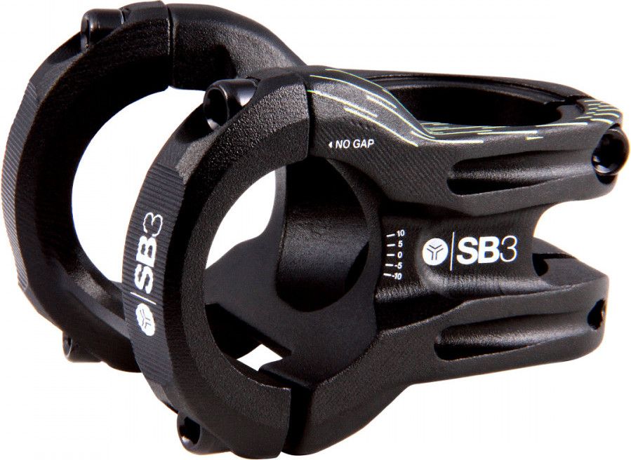 Potencia SB3 KROMA negra/verde — vista lateral en tres cuartos con detalles verdes