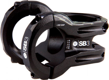Potencia SB3 KROMA negra/verde — vista lateral en tres cuartos con detalles verdes