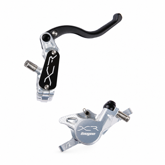 Freno HOPE XCR PRO X2 PM plata — maneta y pinza sobre fondo blanco