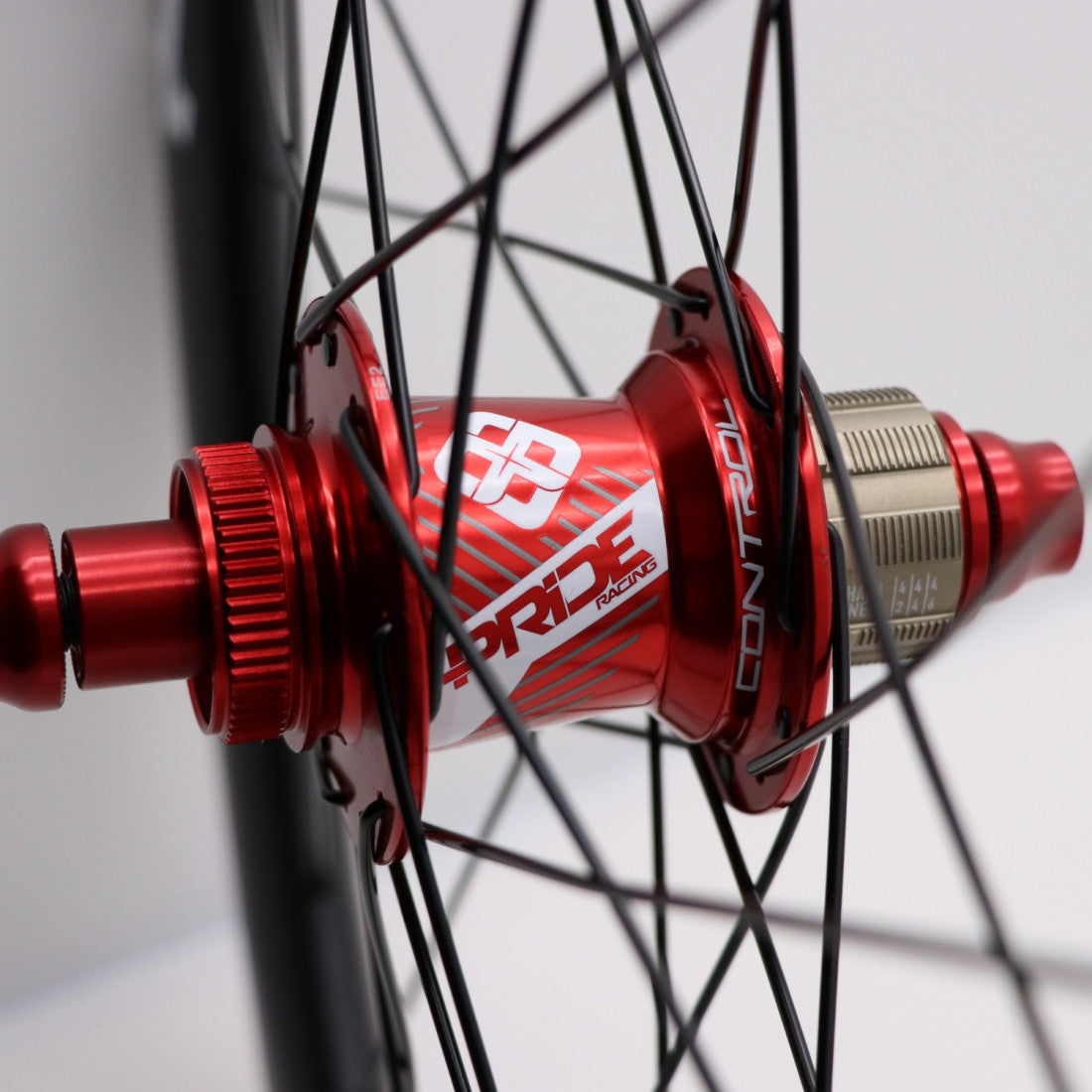 Juego de Ruedas PRIDE 20" (451mm) Carbono Gravity Matt Disc Pride Control V1 Ejes 10/10mm Rojo