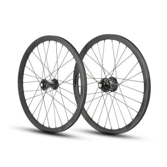 Par de Ruedas PRIDE 20" (451mm) Carbono Wave Matt Black Disc Matrix Ejes 10/10mm Negro