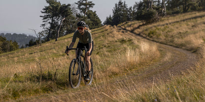 Sillín ERGON SR Allroad Pro para mujer montado en una bicicleta de gravel