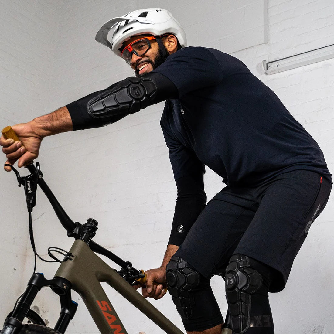 Coderas G-FORM PRO-X3 Negro mate